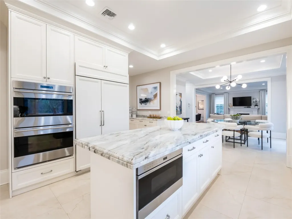 10 The Maples Roslyn NY 11576