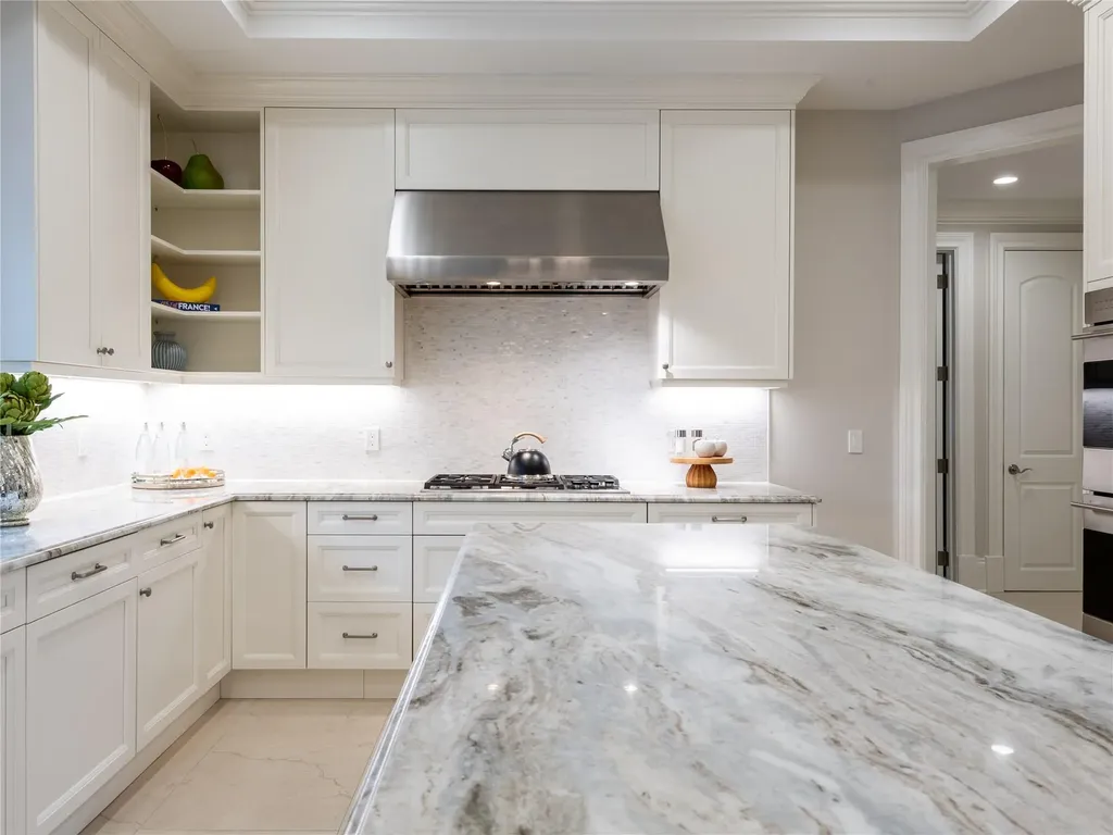 10 The Maples Roslyn NY 11576