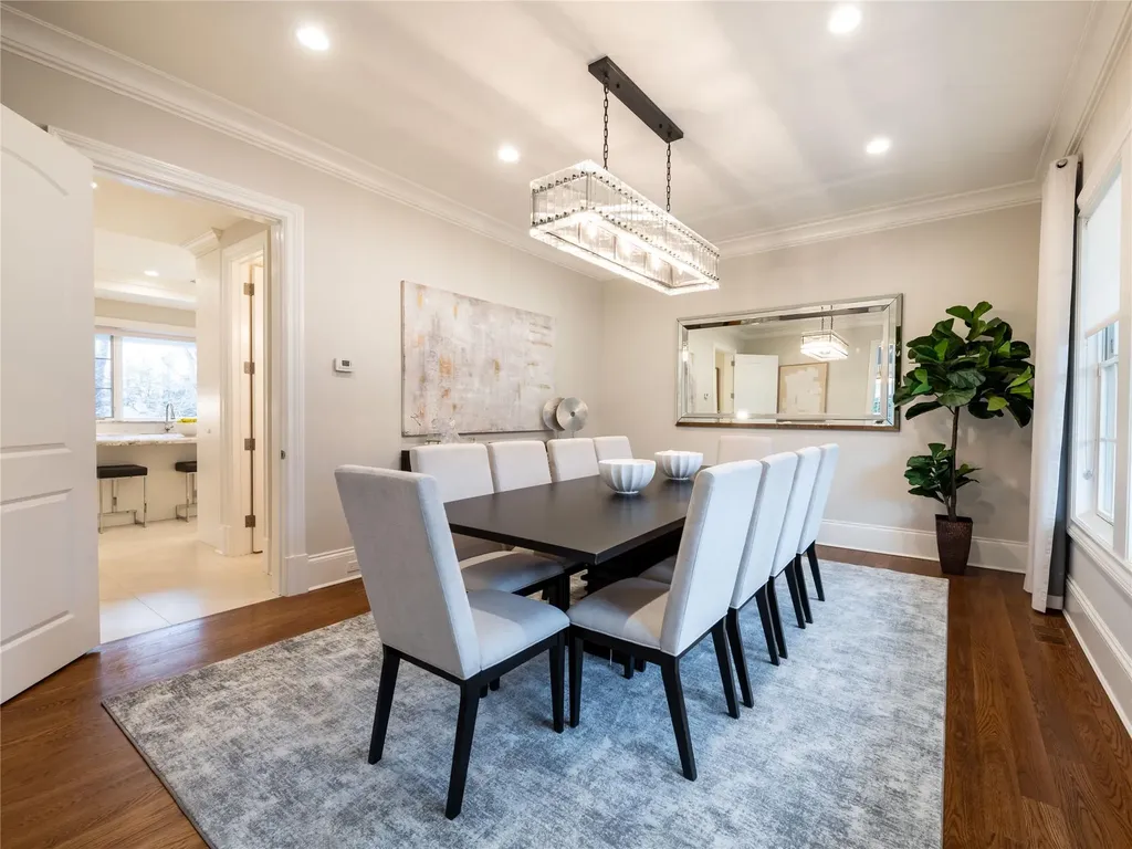10 The Maples Roslyn NY 11576