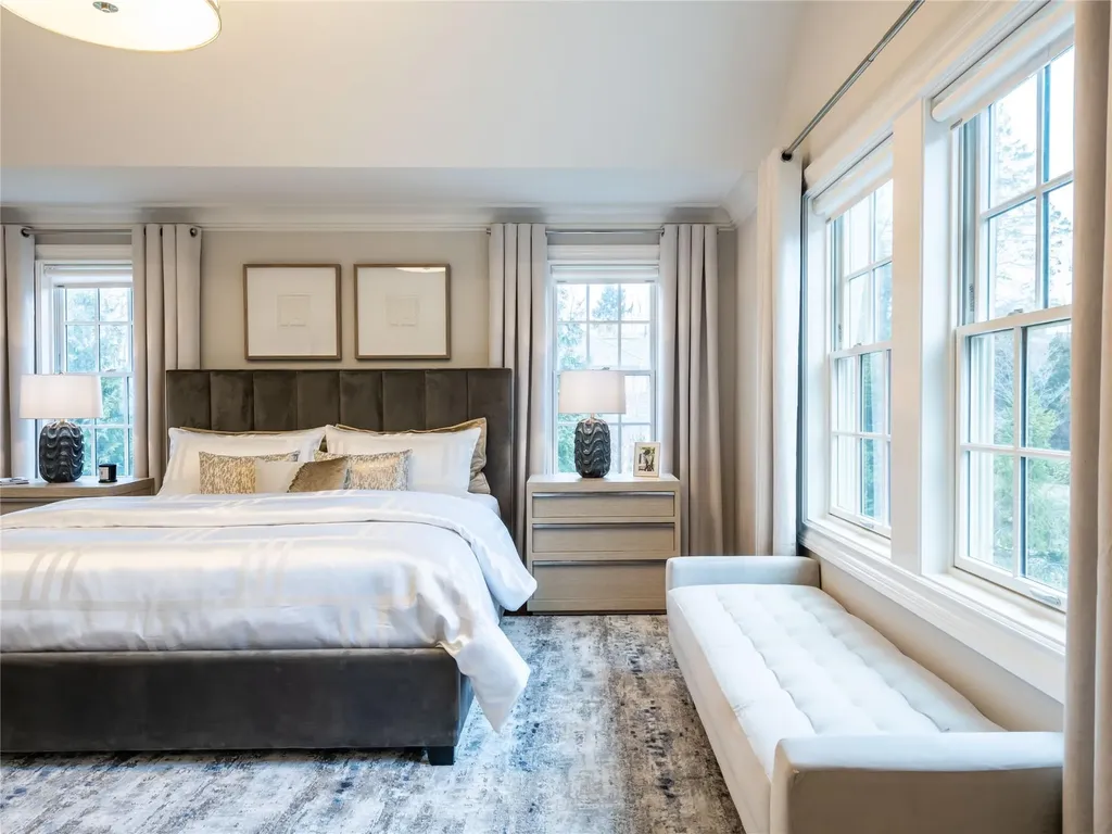 10 The Maples Roslyn NY 11576