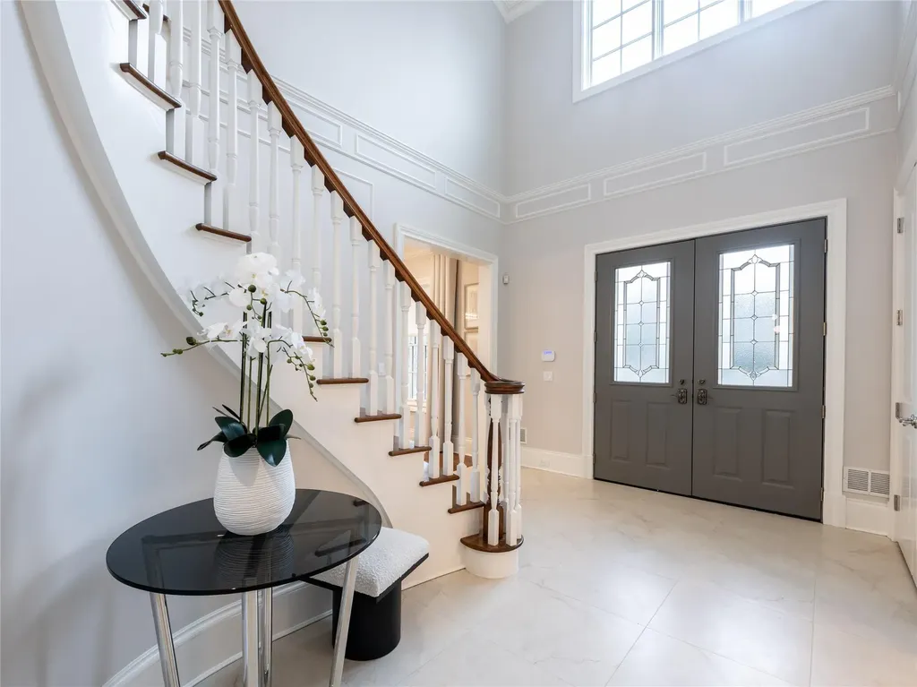 10 The Maples Roslyn NY 11576