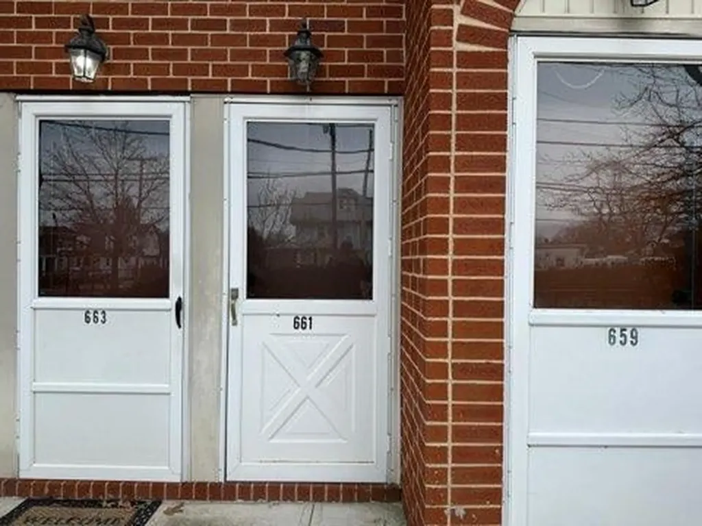 661 Chestnut Street Cedarhurst NY 11516