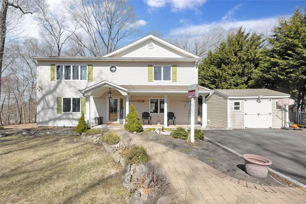 35 Daisy Drive Kings Park NY 11754