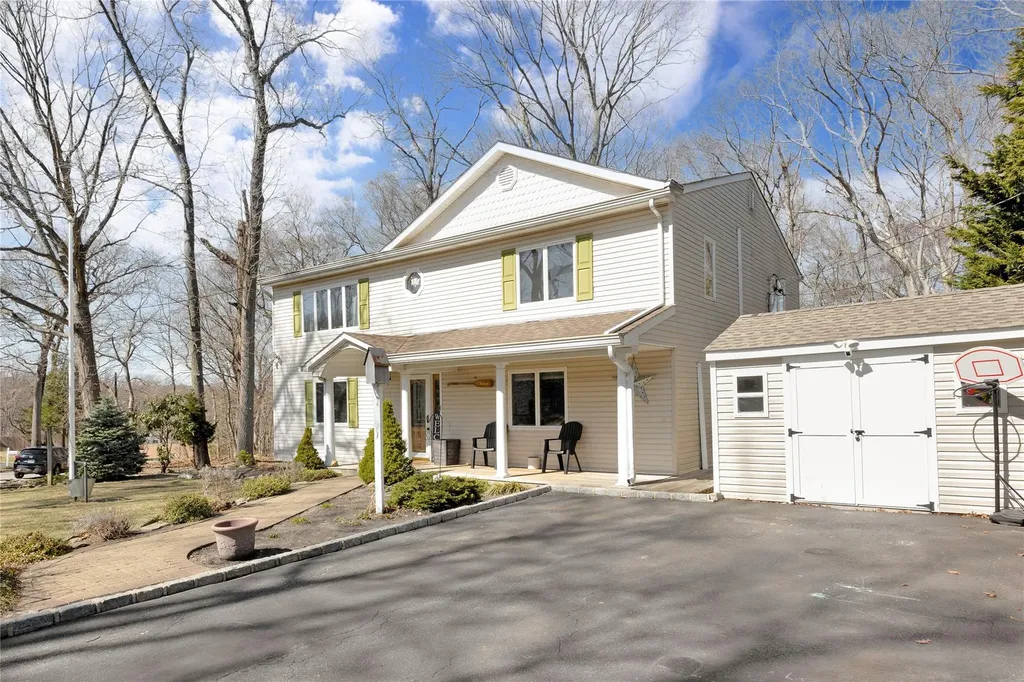 35 Daisy Drive Kings Park NY 11754