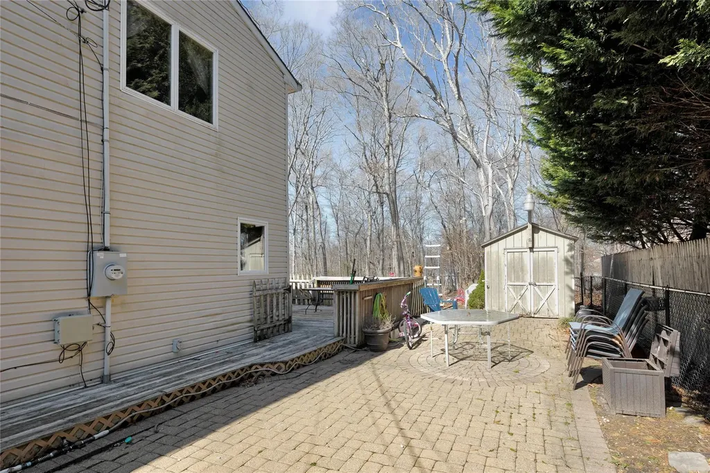 35 Daisy Drive Kings Park NY 11754