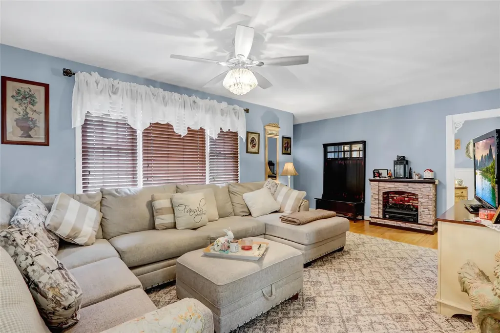 28 Williams Street Centereach NY 11720