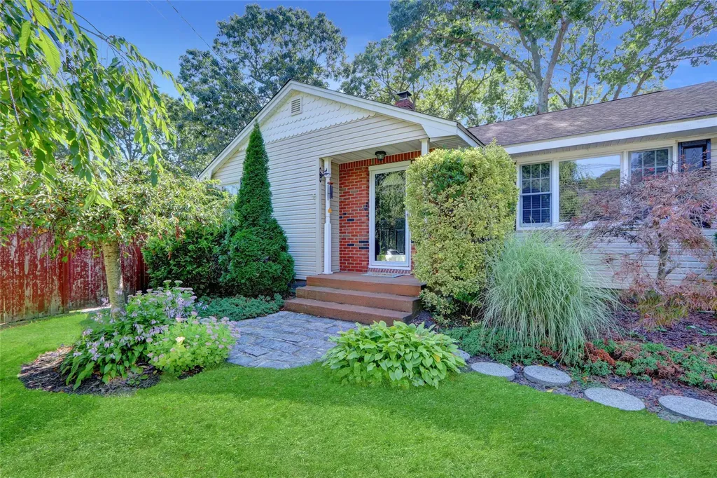 28 Williams Street Centereach NY 11720