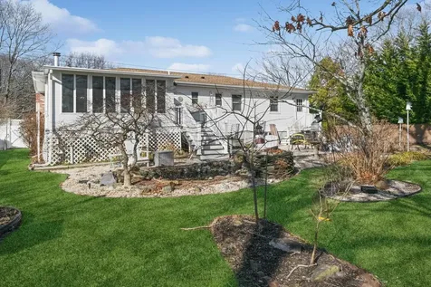 24 Palmetto Drive Shirley NY 11967