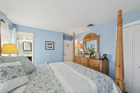 24 Palmetto Drive Shirley NY 11967