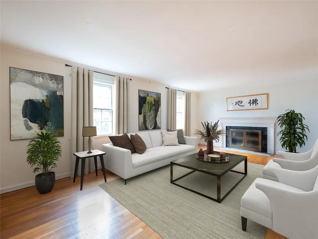 18 Eakins Road Manhasset NY 11030
