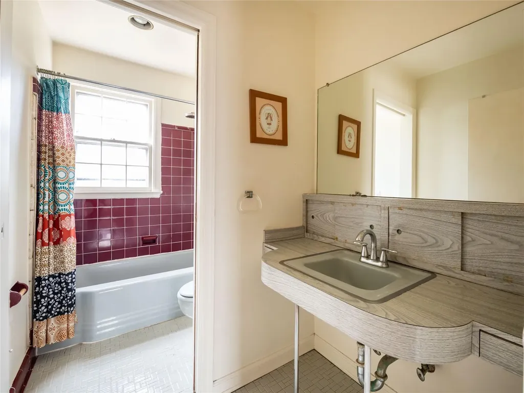 18 Eakins Road Manhasset NY 11030