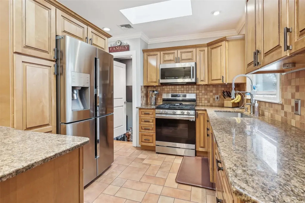 8 Birchwood Terrace Nanuet NY 10954