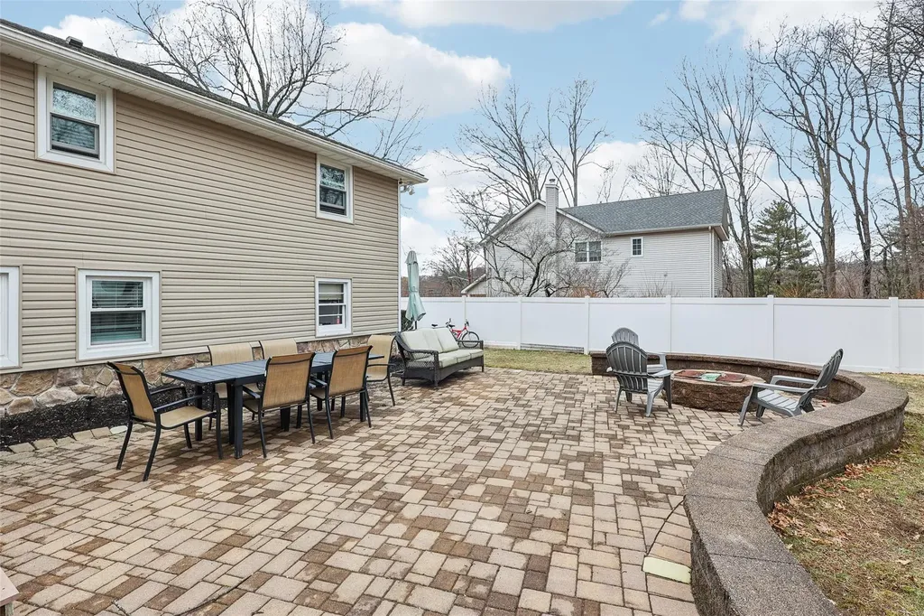 8 Birchwood Terrace Nanuet NY 10954