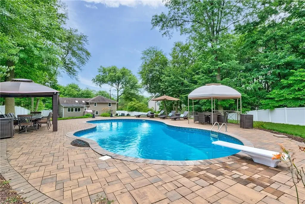 8 Birchwood Terrace Nanuet NY 10954