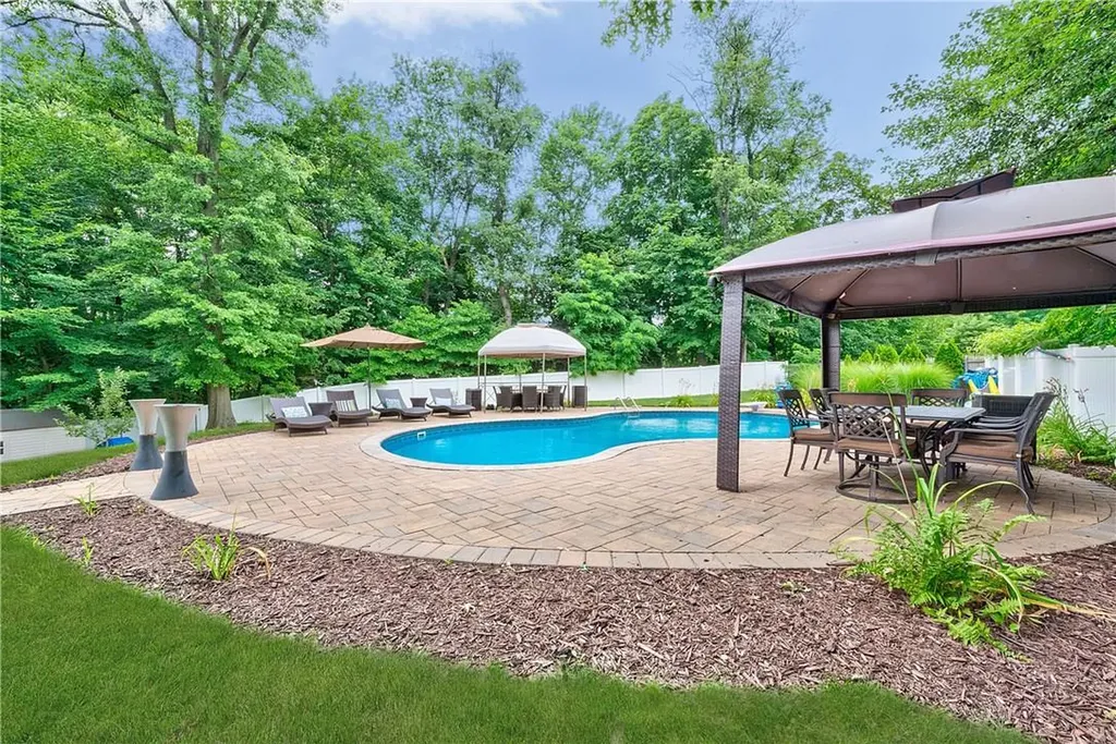 8 Birchwood Terrace Nanuet NY 10954