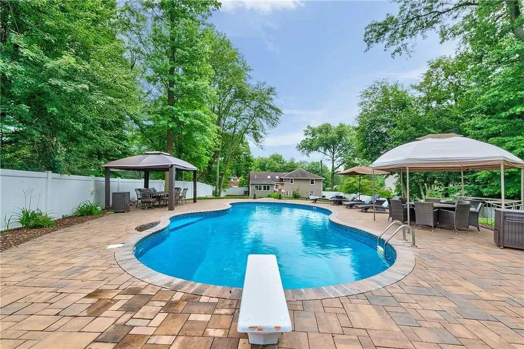 8 Birchwood Terrace Nanuet NY 10954