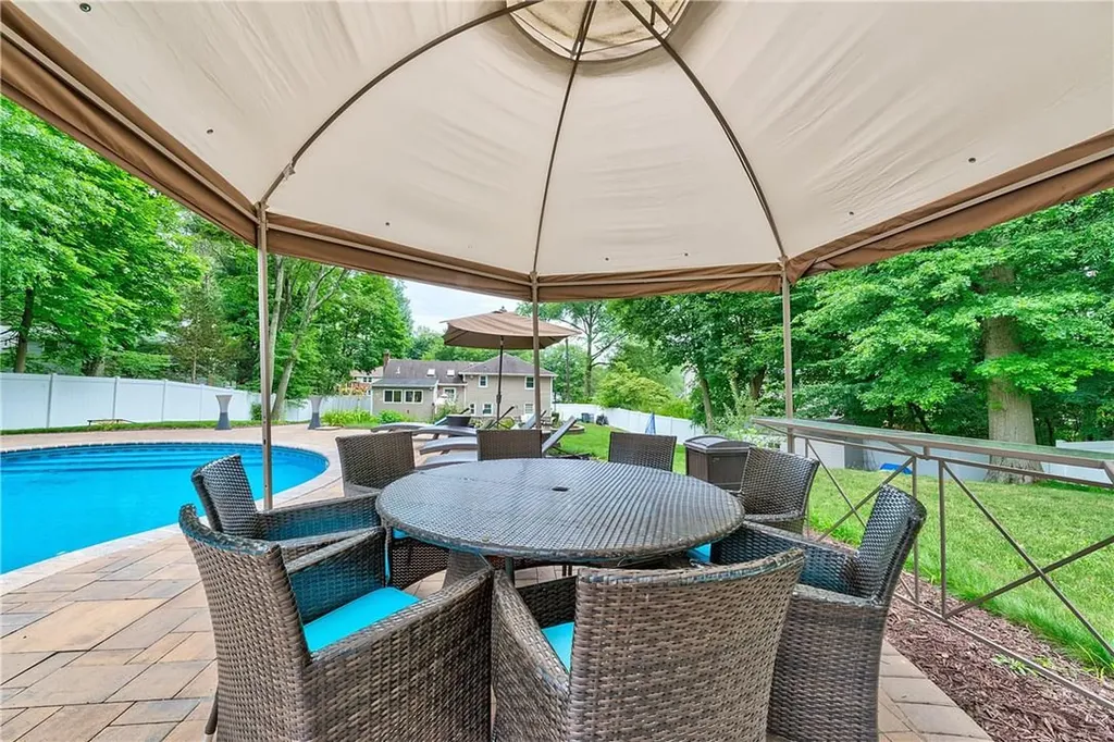 8 Birchwood Terrace Nanuet NY 10954