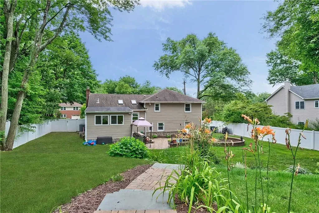 8 Birchwood Terrace Nanuet NY 10954