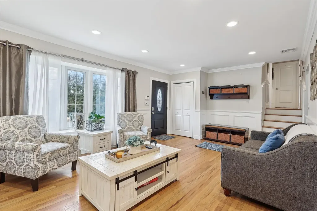 8 Birchwood Terrace Nanuet NY 10954