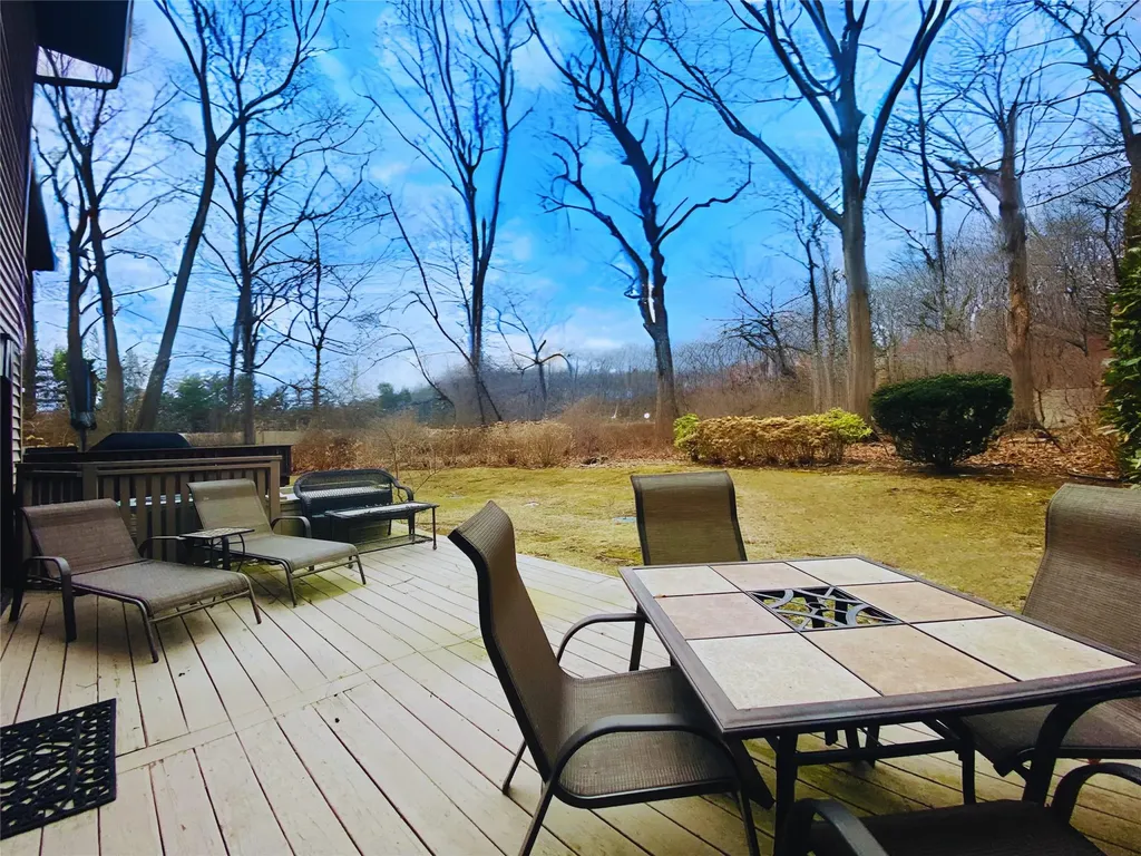 19 Northgate Circle Melville NY 11747