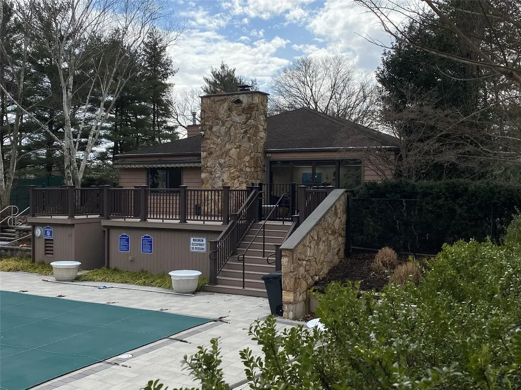 19 Northgate Circle Melville NY 11747