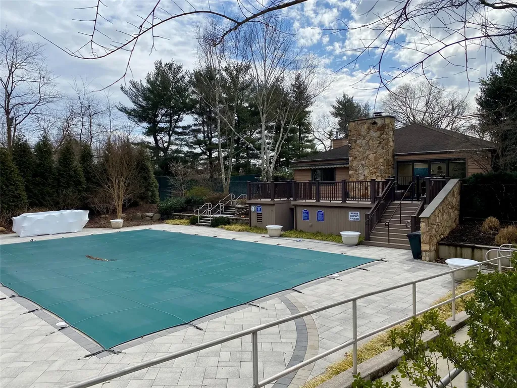 19 Northgate Circle Melville NY 11747