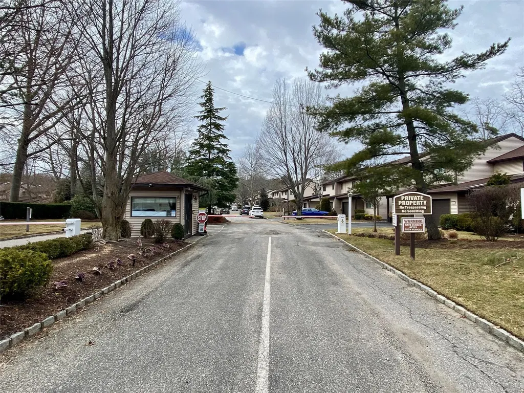 19 Northgate Circle Melville NY 11747