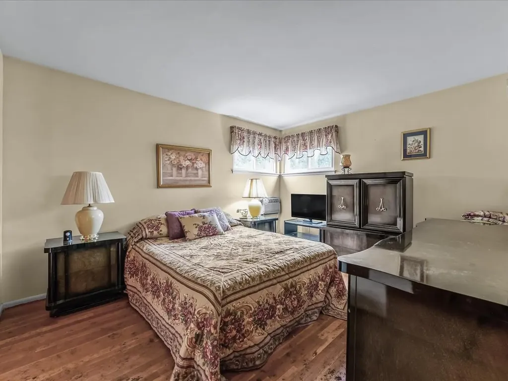 62 Wiltshire Drive Commack NY 11725
