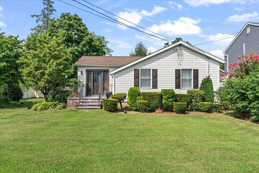 165 N Windhorst Avenue Bethpage NY 11714