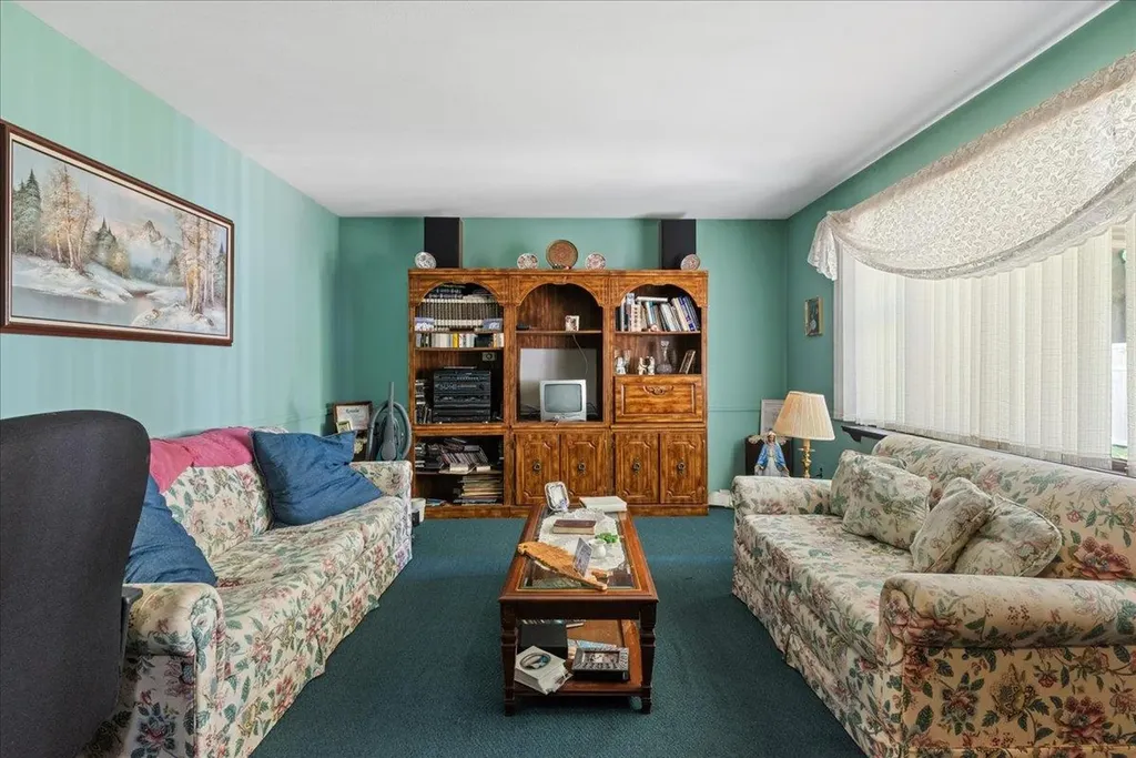 165 N Windhorst Avenue Bethpage NY 11714