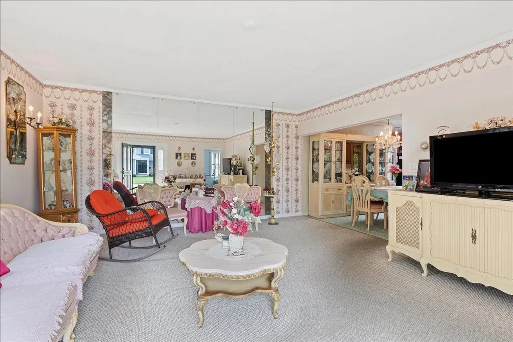 165 N Windhorst Avenue Bethpage NY 11714