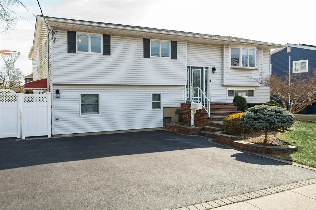 18 Scherer Street Bethpage NY 11714
