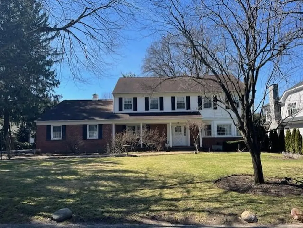 29 Meritoria Drive East Williston NY 11596