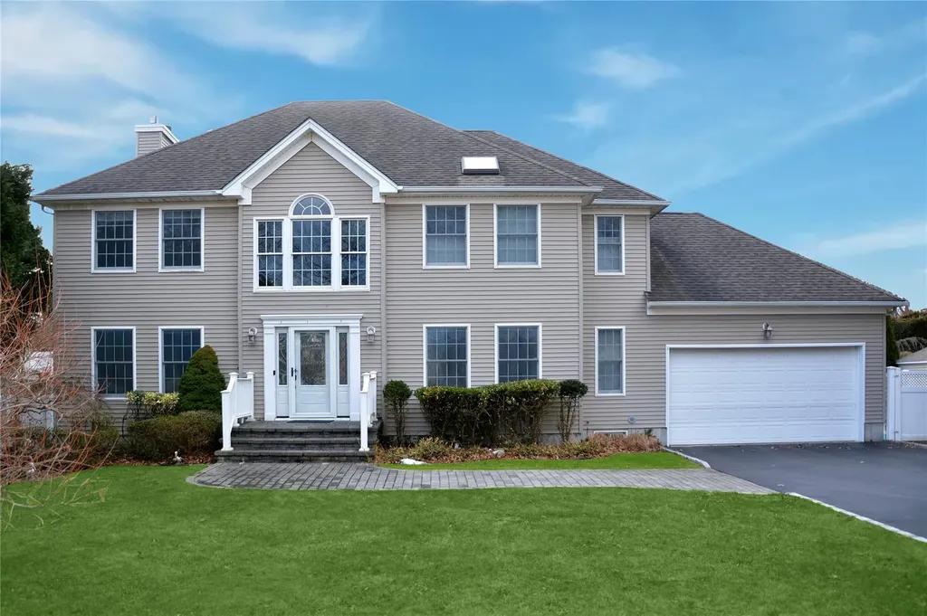 9 Franciscan Lane Smithtown NY 11787