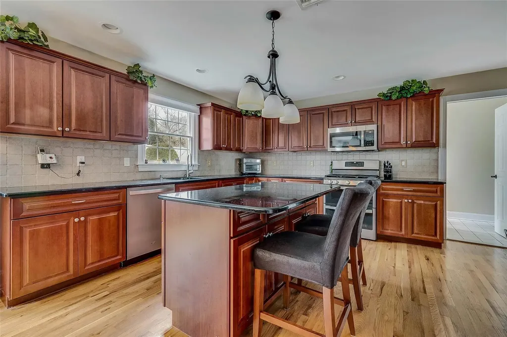 9 Franciscan Lane Smithtown NY 11787
