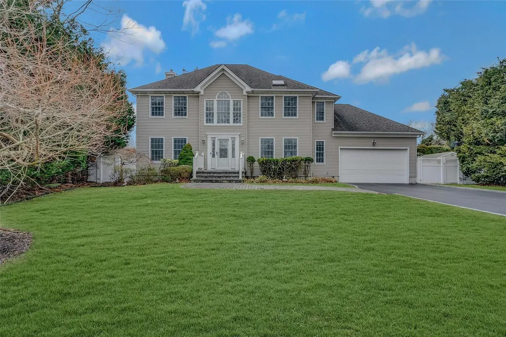 9 Franciscan Lane Smithtown NY 11787