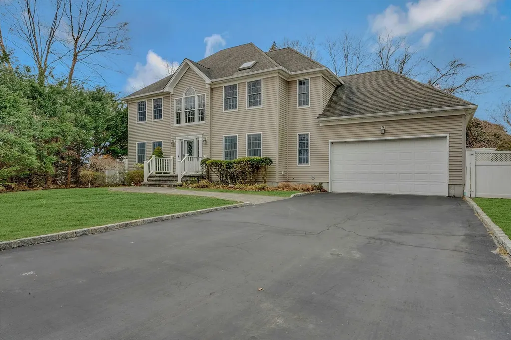 9 Franciscan Lane Smithtown NY 11787