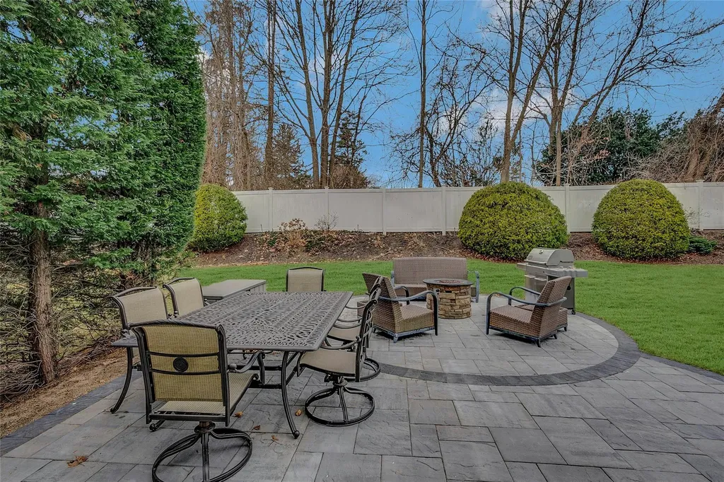 9 Franciscan Lane Smithtown NY 11787