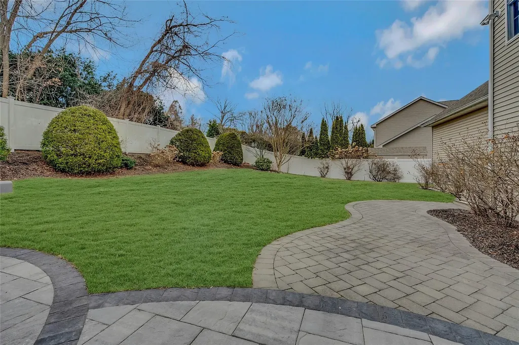 9 Franciscan Lane Smithtown NY 11787