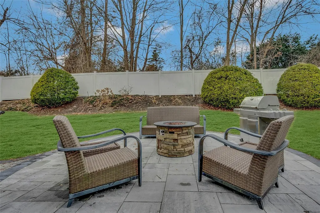9 Franciscan Lane Smithtown NY 11787