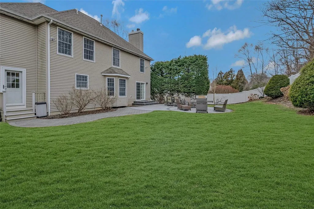 9 Franciscan Lane Smithtown NY 11787