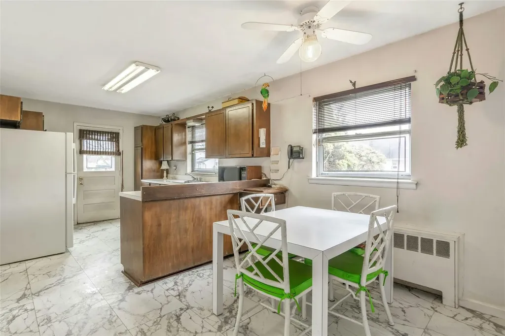 19 Brook Path Plainview NY 11803