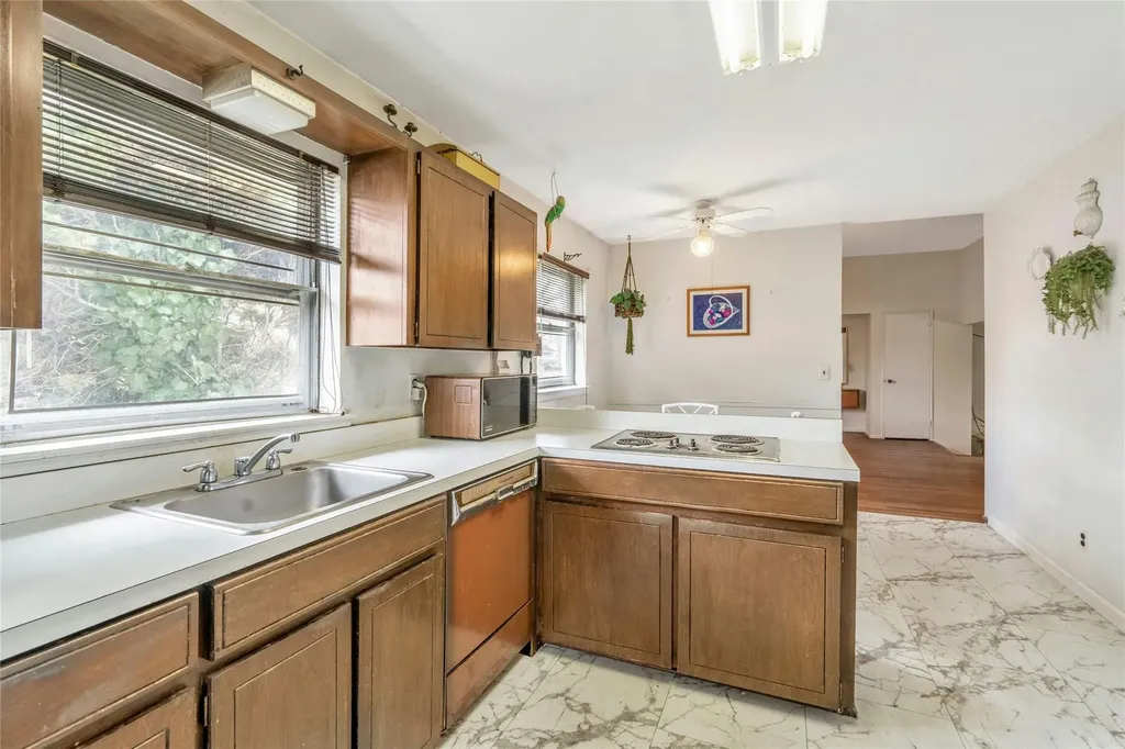 19 Brook Path Plainview NY 11803