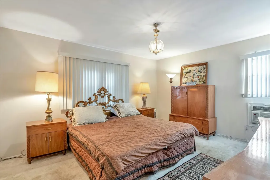 19 Brook Path Plainview NY 11803