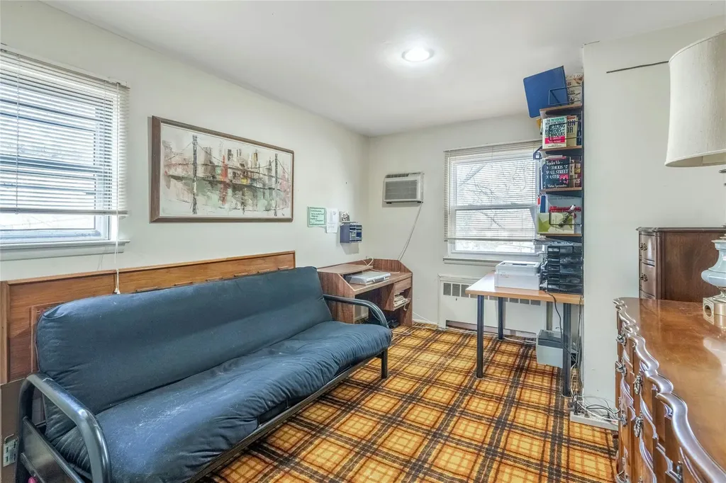 19 Brook Path Plainview NY 11803