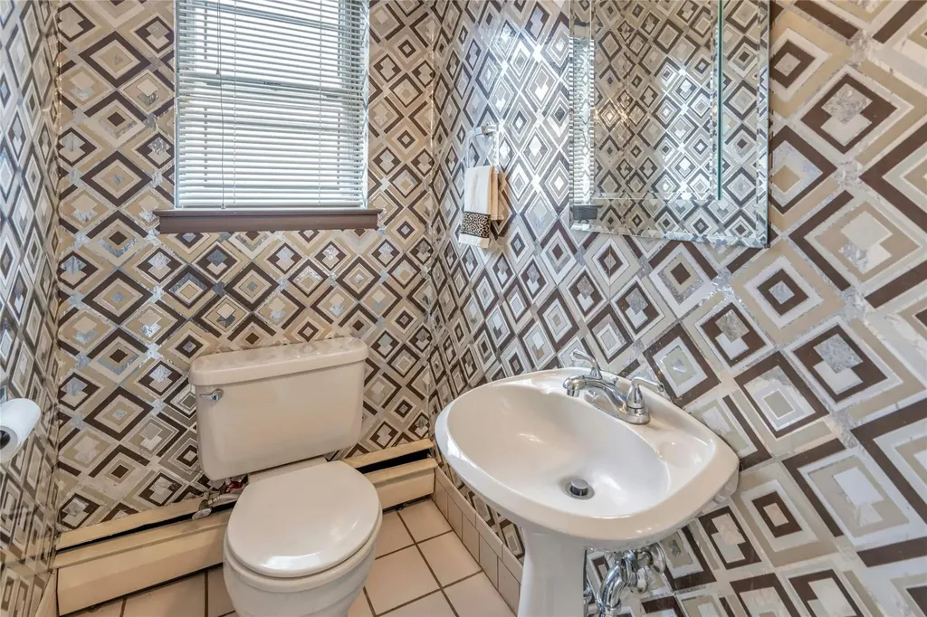19 Brook Path Plainview NY 11803