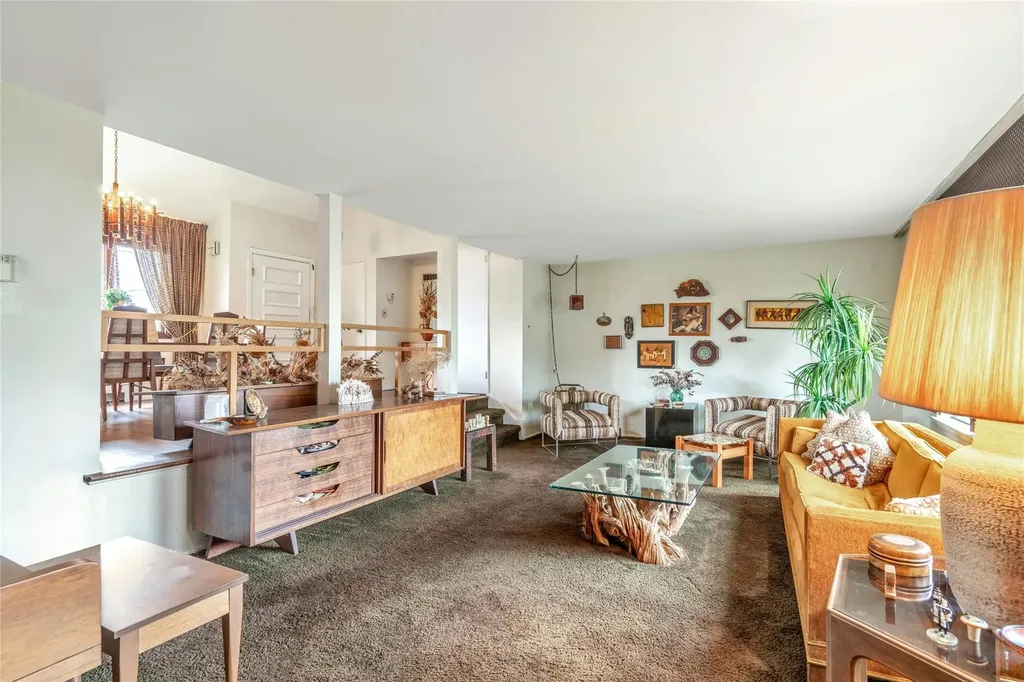 19 Brook Path Plainview NY 11803