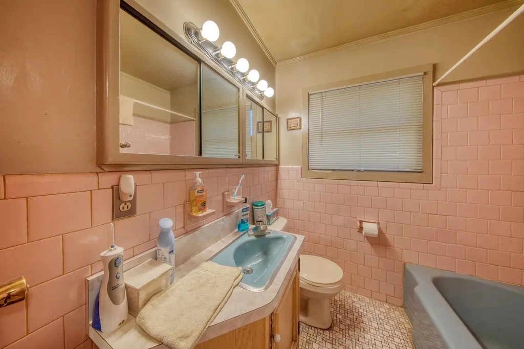 6 Thomas Jefferson Place Middletown NY 10940
