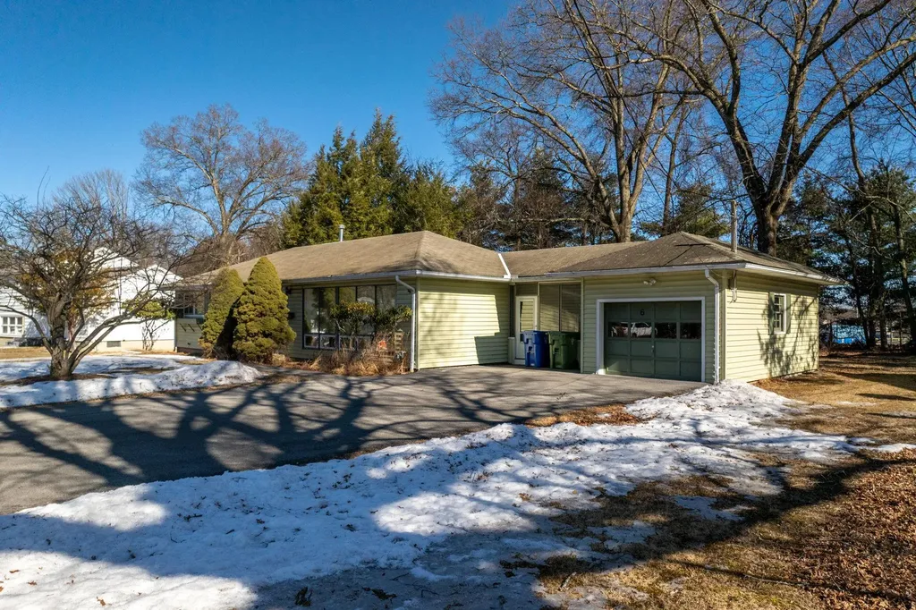 6 Thomas Jefferson Place Middletown NY 10940
