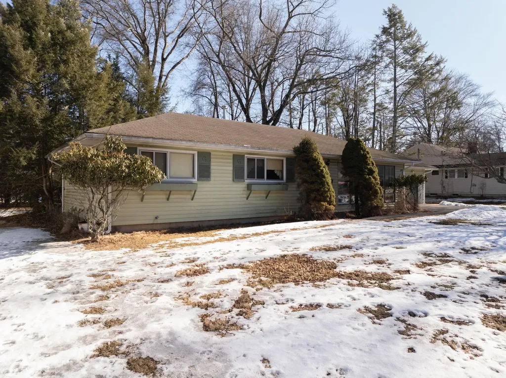 6 Thomas Jefferson Place Middletown NY 10940